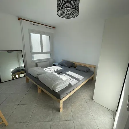 Chambre Avec Terrasse - 5min Rer A & Proche Universites - Colocation Hommes *